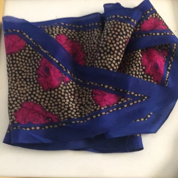 VTG Vera Neumann Elegant Pointed Ends Oblong Scarf. Peonies & Polkadot Design. - Picture 7 of 13